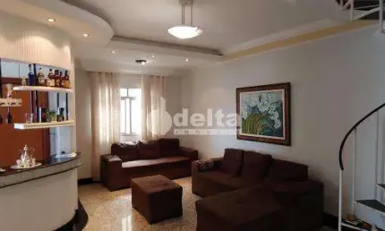 Prédio disponível para venda no bairro Custódio Pereira em Uberlândia-MG