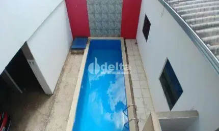 Casa com 3 quartos à venda no Dona Zulmira, Uberlândia 