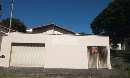 Casa residencial disponível para venda no bairro Nossa Senhora Aparecida em Uberlândia-MG