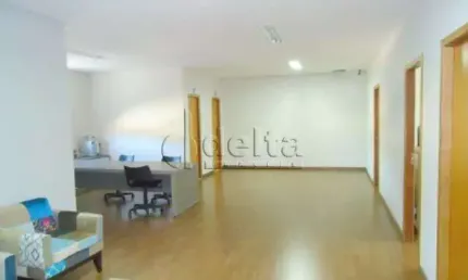 Casa comercial disponível para venda no bairro Tibery em Uberlândia-MG