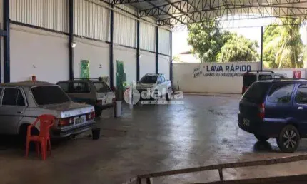 Galpão disponível para venda no bairro Umuarama em Uberlândia-MG