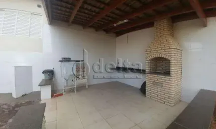 Casa disponível para venda no bairro Daniel Fonseca em Uberlândia-MG