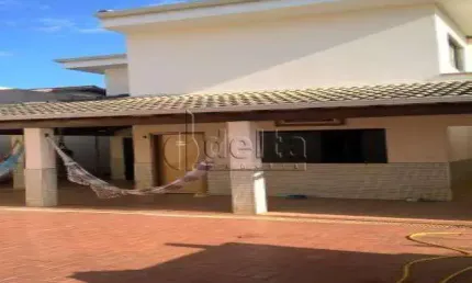 Casa residencial disponível para venda no bairro Alto Umuarama em Uberlândia-MG