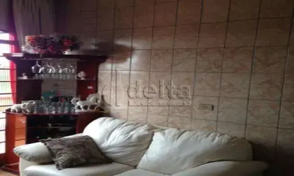 Casa residencial disponível para locação e venda no bairro Jardim Brasília em Uberlândia-MG