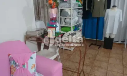 Casa residencial disponível para venda no bairro Tibery em Uberlândia-MG