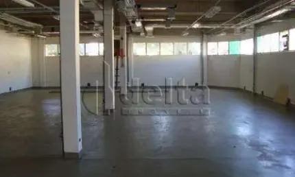 Prédio disponível para venda no bairro Santa Mônica em Uberlândia-MG