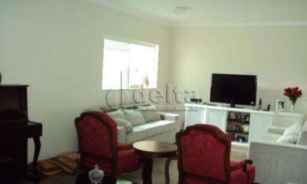 Casa residencial disponível para venda no bairro Lídice em Uberlândia-MG