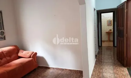 Casa residencial disponível para venda no bairro Martins em Uberlândia-MG