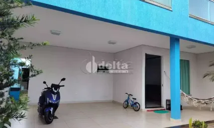 Casa disponível para locação e venda no bairro Jardim Patrícia em Uberlândia-MG