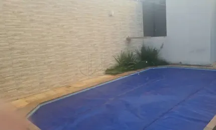 Casa residencial disponível para venda no bairro Santa Mônica em Uberlândia-MG