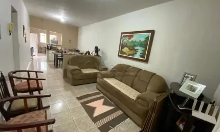 Casa disponível para venda no bairro Segismundo Pereira em Uberlândia-MG.