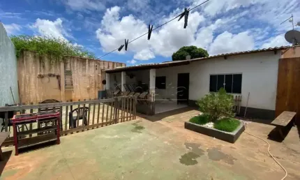 Casa residencial disponível para venda no bairro São Jorge em Uberlândia-MG