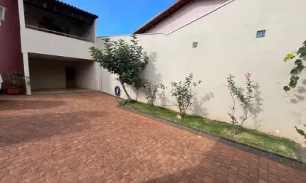 Sobrado residencial disponível para venda no bairro Tibery em Uberlândia-MG