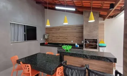 Casa residencial disponível para venda no bairro Jardim Ipanema em Uberlândia-MG