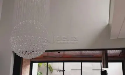 Casa residencial disponível para venda no bairro Morada da Colina em Uberlândia-MG