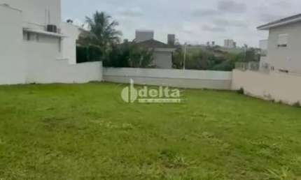 Terreno em Condomínio disponível para venda no bairro Jardim Roma em Uberlândia-MG