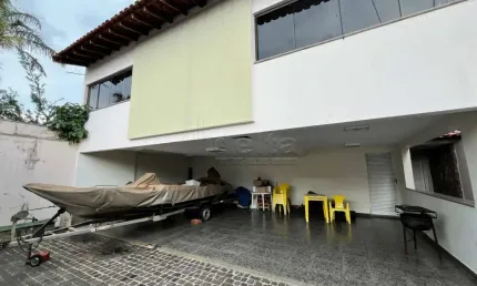 Casa residencial disponível para venda no bairro Vigilato Pereira em Uberlândia-MG