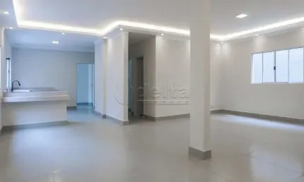 Casa residencial disponível para venda no bairro Santa Mônica em Uberlândia-MG