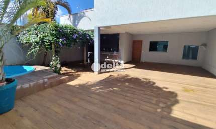 Casa disponível para Locação e Venda no bairro Jardim Botânico em Uberlândia MG