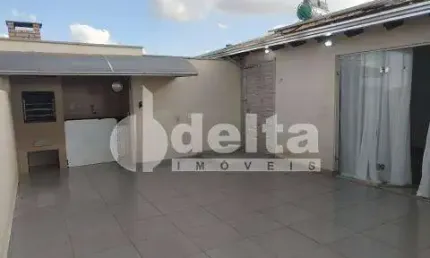 Cobertura disponível para locação e venda no bairro Novo Mundo em Uberlândia-MG