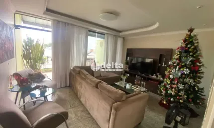 Casa residencial disponível para venda no bairro Nossa Senhora Aparecida em Uberlândia-MG