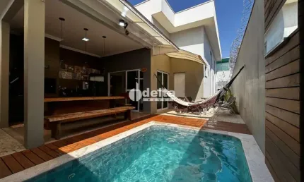 Casa residencial disponível para venda no bairro Vida Nova em Uberlândia-MG