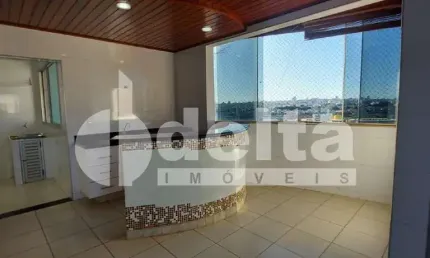 Cobertura disponível para locação no bairro Santa Mônica em Uberlândia-MG