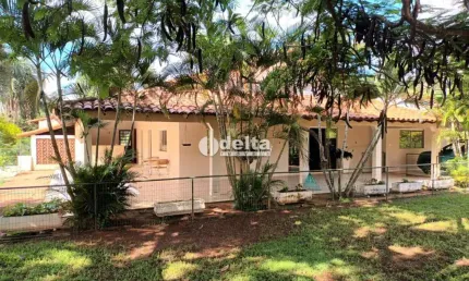 Casa no condomínio Morada do Sol disponível para venda em Uberlândia-MG