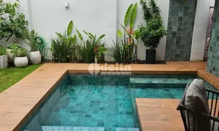 Casa no condomínio Raros Alto Umuarama disponível para venda em Uberlândia-MG