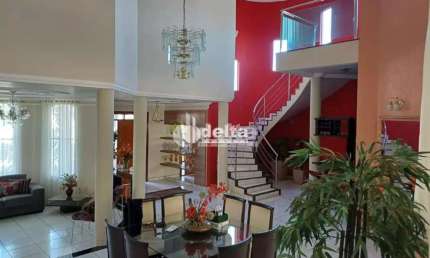 Casa disponível para venda no bairro Cidade Jardim em Uberlândia MG