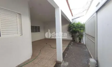 Casa residencial disponível para venda no bairro Vigilato Pereira em Uberlândia-MG