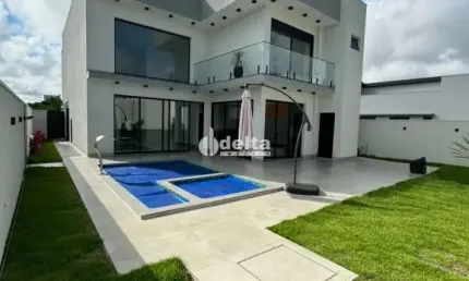 Casa no condomínio Alphaville 2 disponível para venda em Uberlândia-MG