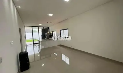 Casa residencial disponível para venda no bairro Jardim Karaíba em Uberlândia-MG