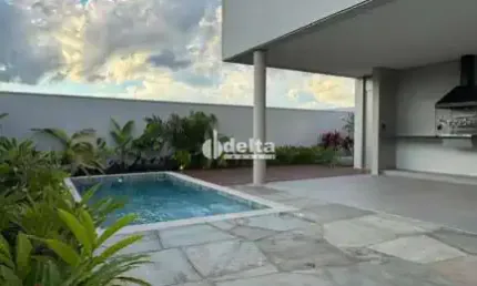 Casa no condomínio Tamboré disponível para venda em Uberlândia-MG