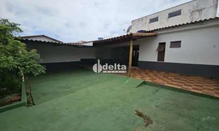 Casa residencial disponível para venda no bairro Santa Luzia em Uberlândia-MG