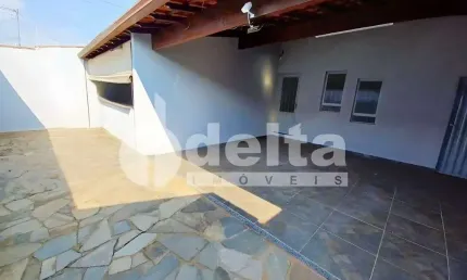 Casa residencial disponível para venda no bairro Cidade Jardim em Uberlândia-MG