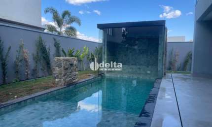 Casa no condomínio Alphaville 1 disponível para venda em Uberlândia-MG