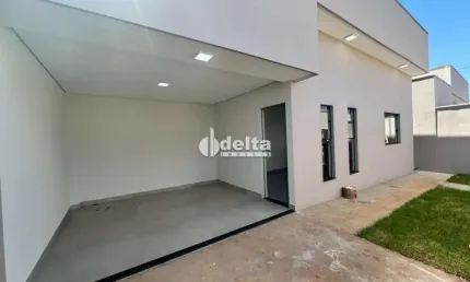 Casa residencial disponível para venda no bairro Jardim Holanda em Uberlândia-MG