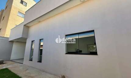 Casa disponível para venda no bairro Jardim Holanda em Uberlândia MG