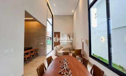Casa no condomínio Splendido disponível para venda em Uberlândia-MG
