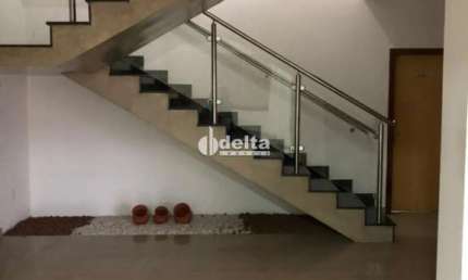 Prédio disponível para venda no bairro Tabajaras em Uberlândia-MG