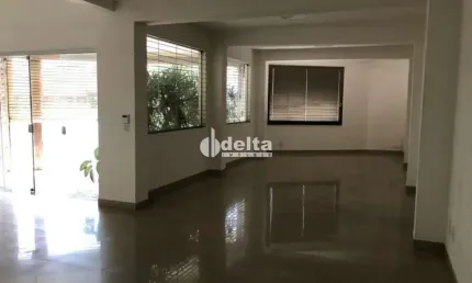 Prédio disponível para venda no bairro Tabajaras em Uberlândia-MG