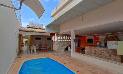 Casa disponível para venda no bairro Brasil em Uberlândia MG