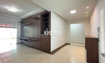 Casa no condomínio Jardim Imperial disponível para venda em Uberlândia-MG