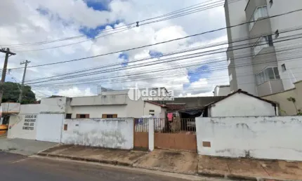 Terreno de esquina disponível para venda no bairro santa mônica em uberlândia - mg
