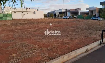 Terreno em condomínio disponível para venda no bairro Grand Ville em Uberlândia MG