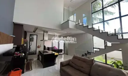 Casa residencial disponível para venda no bairro Jardim Califórnia em Uberlândia-MG