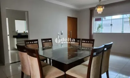 Casa disponível para venda no bairro Bosque dos Buritis em Uberlândia MG
