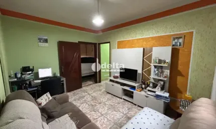 Casa residencial disponível para venda no bairro nossa senhora das graças em uberlândia-mg.