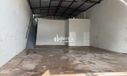 Galpão disponível no bairro Tabajaras em Uberlândia-MG